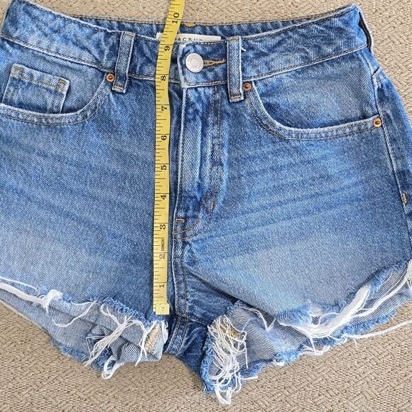 Pacsun Mom High Rise Frayed Hem Jean Shorts - Size 24 - Picture 12 of 15